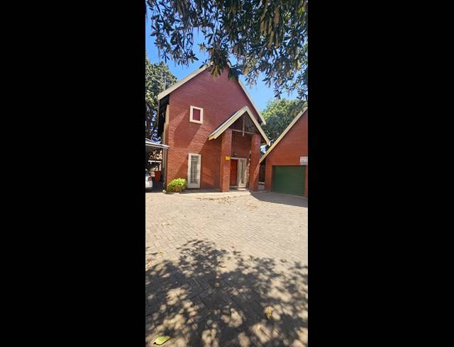 17 BEDROOM APARTMENT BLOCK FOR SALE IN RUSTENBURG CENTRAL